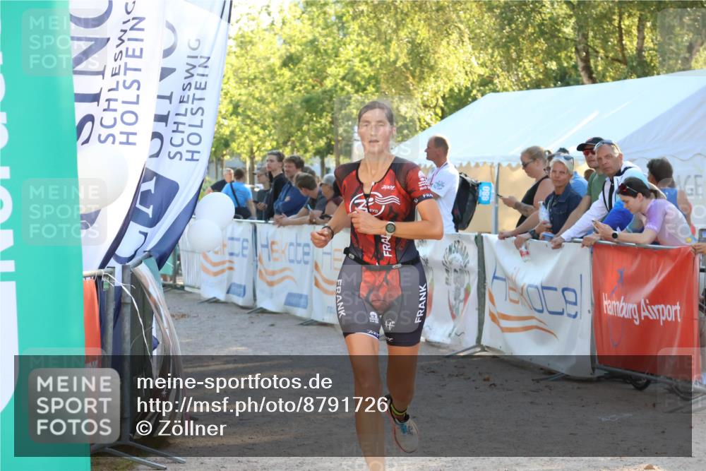 07.09.2025 - 19. Norderstedt Triathlon Zöllner http://msf.ph/oto/8791726 07.09.2025 16:33:19 Ziel 438, 543 meine-sportfotos.de