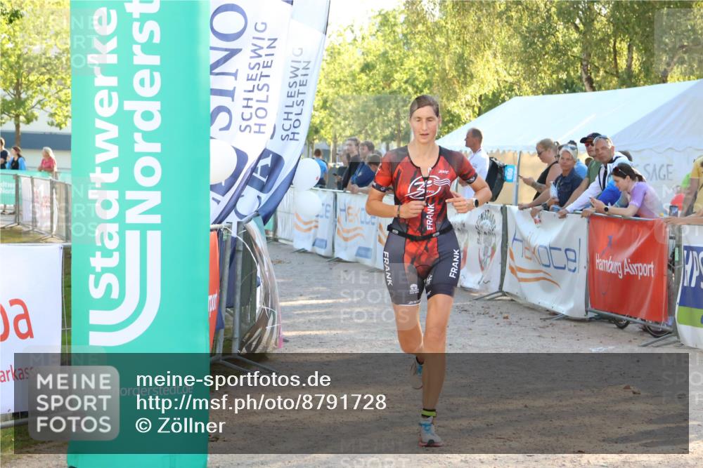 07.09.2025 - 19. Norderstedt Triathlon Zöllner http://msf.ph/oto/8791728 07.09.2025 16:33:19 Ziel 438, 543 meine-sportfotos.de