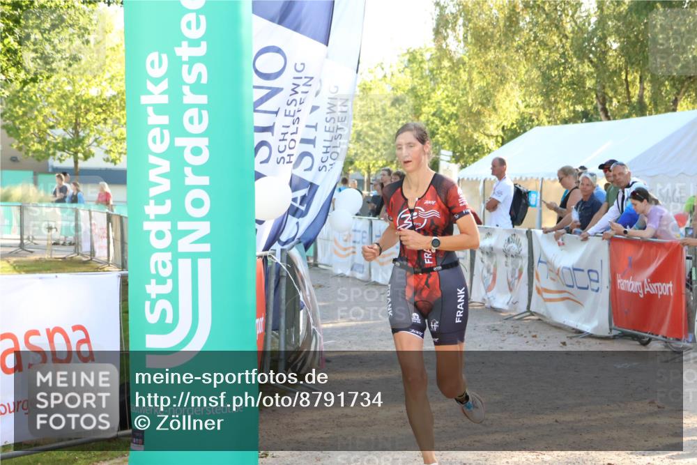 07.09.2025 - 19. Norderstedt Triathlon Zöllner http://msf.ph/oto/8791734 07.09.2025 16:33:20 Ziel 438, 543 meine-sportfotos.de