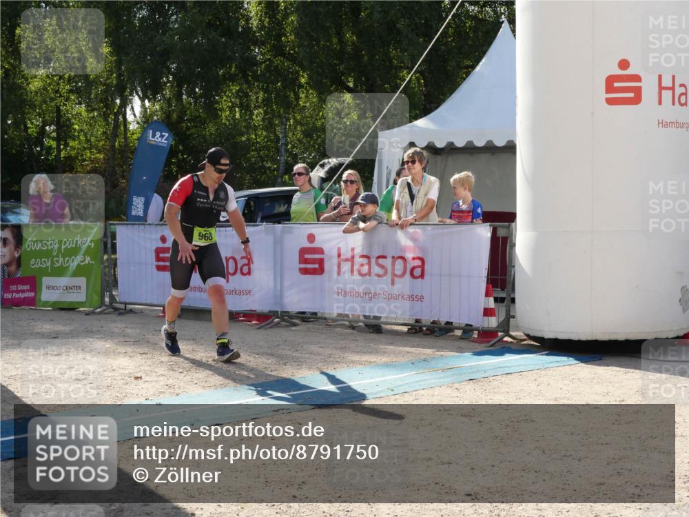 07.09.2025 - 19. Norderstedt Triathlon Zöllner http://msf.ph/oto/8791750 07.09.2025 16:04:04 Ziel 968 meine-sportfotos.de