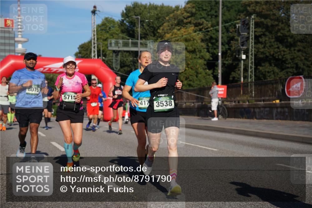 07.09.2025 - BARMER Alsterlauf Yannick Fuchs http://msf.ph/oto/8791790 07.09.2025 09:44:06 Laufen 8075, 5715, 417, 3538 meine-sportfotos.de