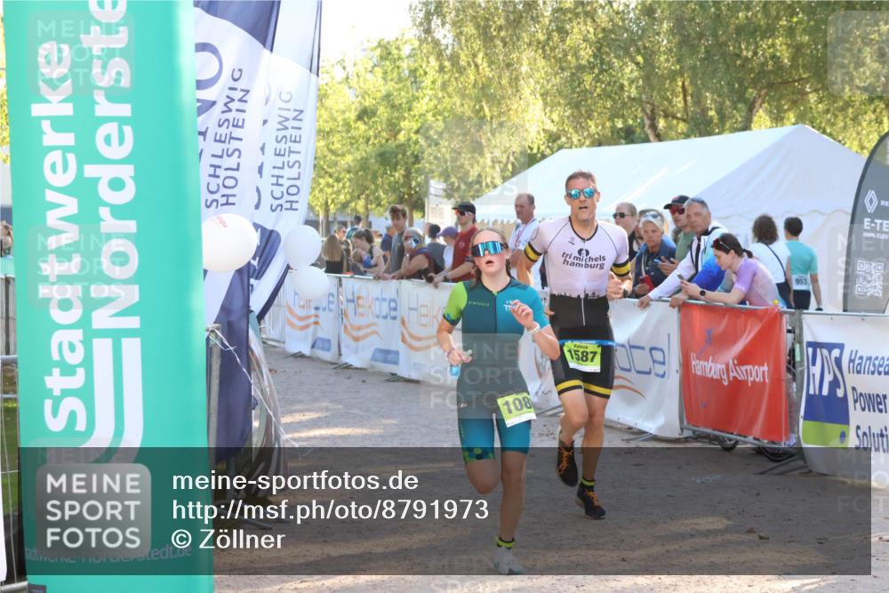 07.09.2025 - 19. Norderstedt Triathlon Zöllner http://msf.ph/oto/8791973 07.09.2025 16:34:42 Ziel 1080, 1587, 1590 meine-sportfotos.de