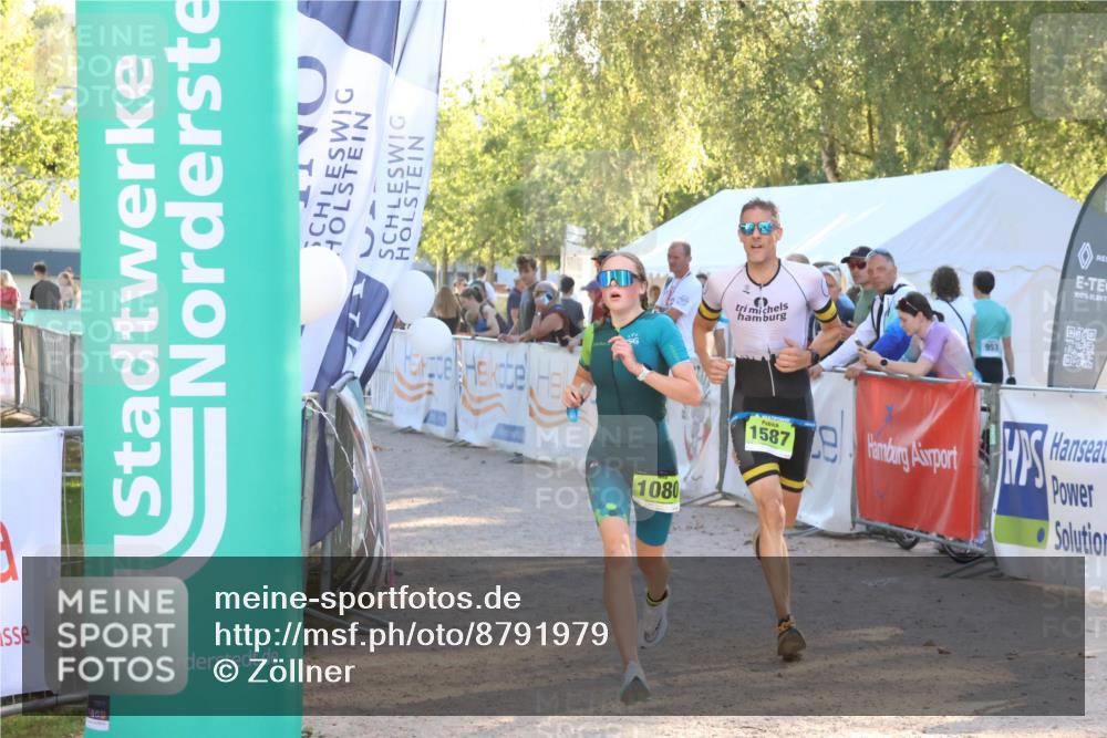 07.09.2025 - 19. Norderstedt Triathlon Zöllner http://msf.ph/oto/8791979 07.09.2025 16:34:42 Ziel 1080, 1587, 1590 meine-sportfotos.de