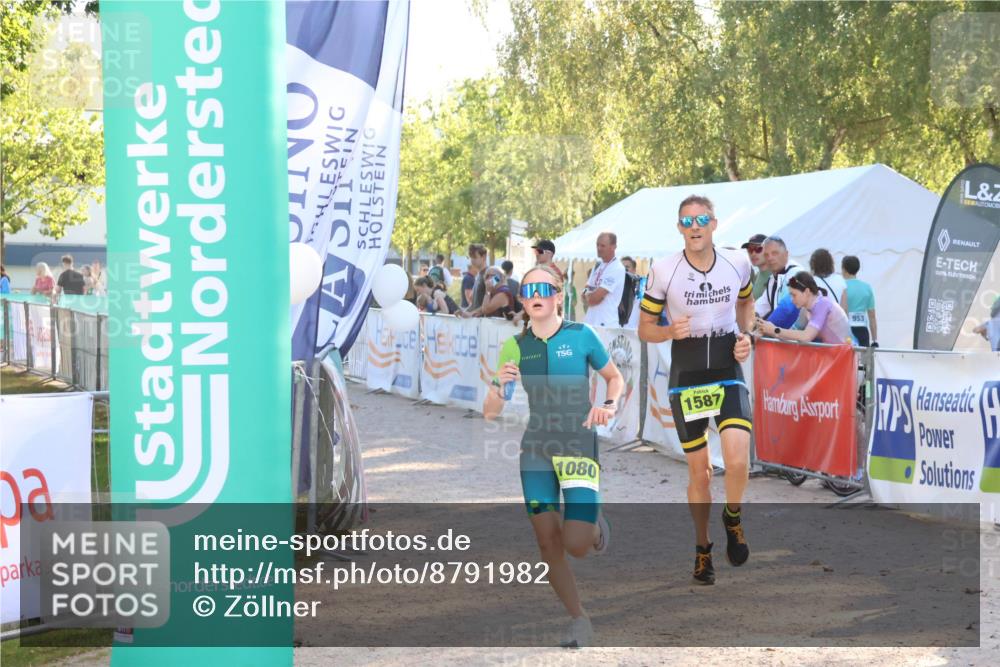 07.09.2025 - 19. Norderstedt Triathlon Zöllner http://msf.ph/oto/8791982 07.09.2025 16:34:42 Ziel 1080, 1587, 1590 meine-sportfotos.de