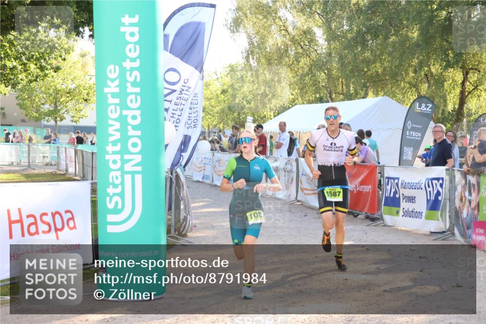 07.09.2025 - 19. Norderstedt Triathlon Zöllner http://msf.ph/oto/8791984 07.09.2025 16:34:43 Ziel 1080, 1587, 1590 meine-sportfotos.de