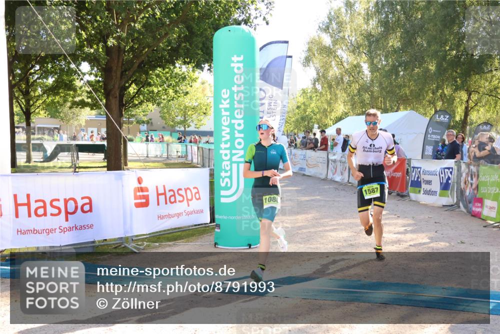 07.09.2025 - 19. Norderstedt Triathlon Zöllner http://msf.ph/oto/8791993 07.09.2025 16:34:43 Ziel 1080, 1587, 1590 meine-sportfotos.de