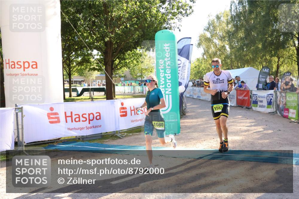 07.09.2025 - 19. Norderstedt Triathlon Zöllner http://msf.ph/oto/8792000 07.09.2025 16:34:44 Ziel 1080, 1587, 1590 meine-sportfotos.de