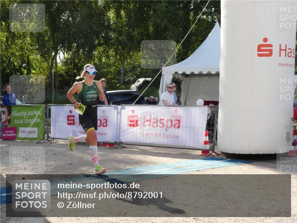 07.09.2025 - 19. Norderstedt Triathlon Zöllner http://msf.ph/oto/8792001 07.09.2025 16:13:51 Ziel 469, 1503 meine-sportfotos.de