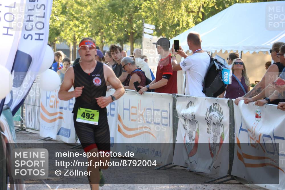 07.09.2025 - 19. Norderstedt Triathlon Zöllner http://msf.ph/oto/8792004 07.09.2025 16:35:08 Ziel 492 meine-sportfotos.de