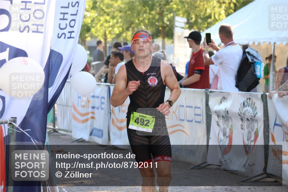07.09.2025 - 19. Norderstedt Triathlon Zöllner http://msf.ph/oto/8792011 07.09.2025 16:35:09 Ziel 492 meine-sportfotos.de