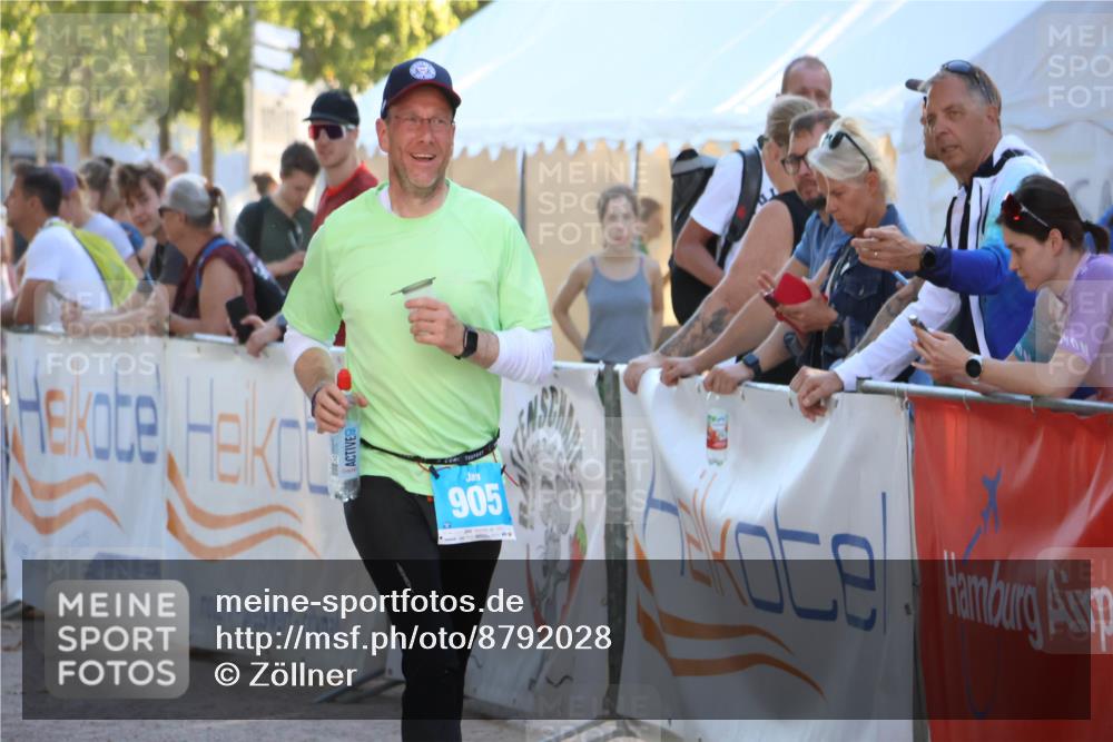 07.09.2025 - 19. Norderstedt Triathlon Zöllner http://msf.ph/oto/8792028 07.09.2025 16:35:17 Ziel 492, 905 meine-sportfotos.de