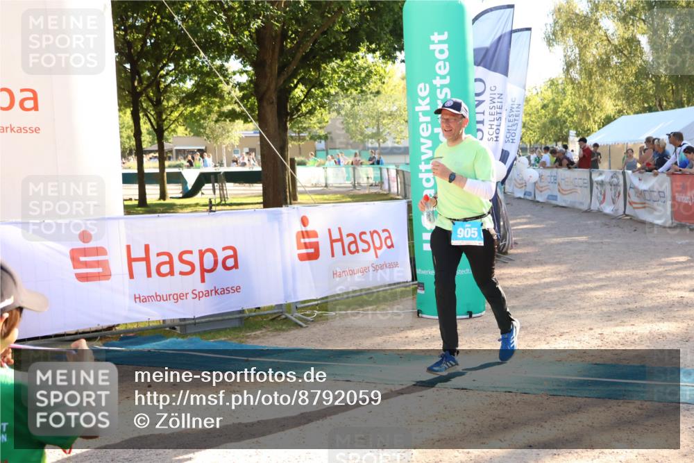 07.09.2025 - 19. Norderstedt Triathlon Zöllner http://msf.ph/oto/8792059 07.09.2025 16:35:20 Ziel 905, 1570 meine-sportfotos.de