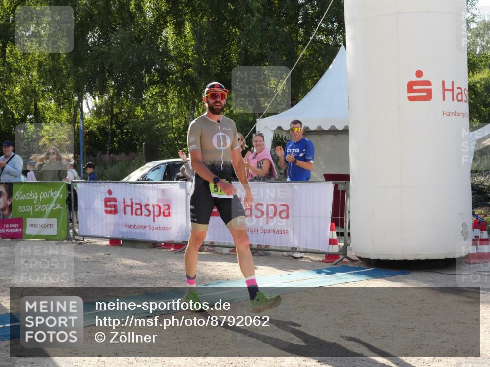 07.09.2025 - 19. Norderstedt Triathlon Zöllner http://msf.ph/oto/8792062 07.09.2025 16:17:09 Ziel 444, 514 meine-sportfotos.de