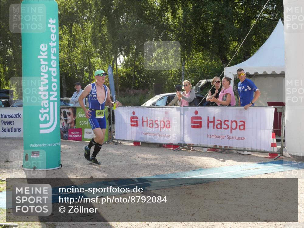 07.09.2025 - 19. Norderstedt Triathlon Zöllner http://msf.ph/oto/8792084 07.09.2025 16:17:19 Ziel 444, 967 meine-sportfotos.de