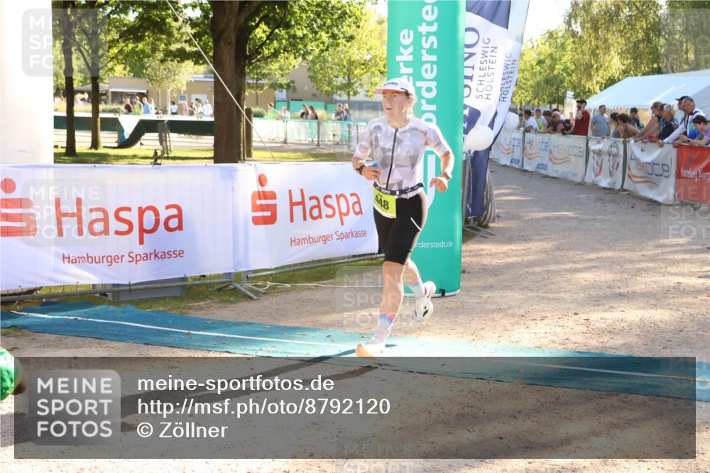 07.09.2025 - 19. Norderstedt Triathlon Zöllner http://msf.ph/oto/8792120 07.09.2025 16:35:28 Ziel 448, 1570 meine-sportfotos.de