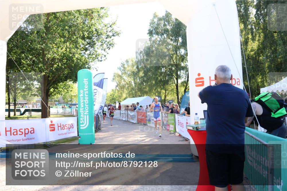 07.09.2025 - 19. Norderstedt Triathlon Zöllner http://msf.ph/oto/8792128 07.09.2025 16:35:43 Ziel 439, 526, 1600 meine-sportfotos.de