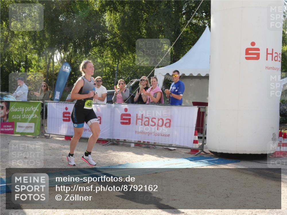 07.09.2025 - 19. Norderstedt Triathlon Zöllner http://msf.ph/oto/8792162 07.09.2025 16:20:21 Ziel 450, 1414 meine-sportfotos.de