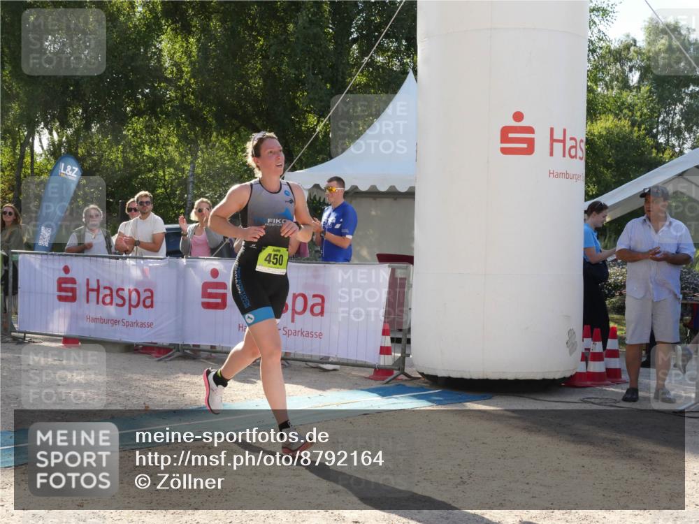 07.09.2025 - 19. Norderstedt Triathlon Zöllner http://msf.ph/oto/8792164 07.09.2025 16:20:21 Ziel 450, 1414 meine-sportfotos.de
