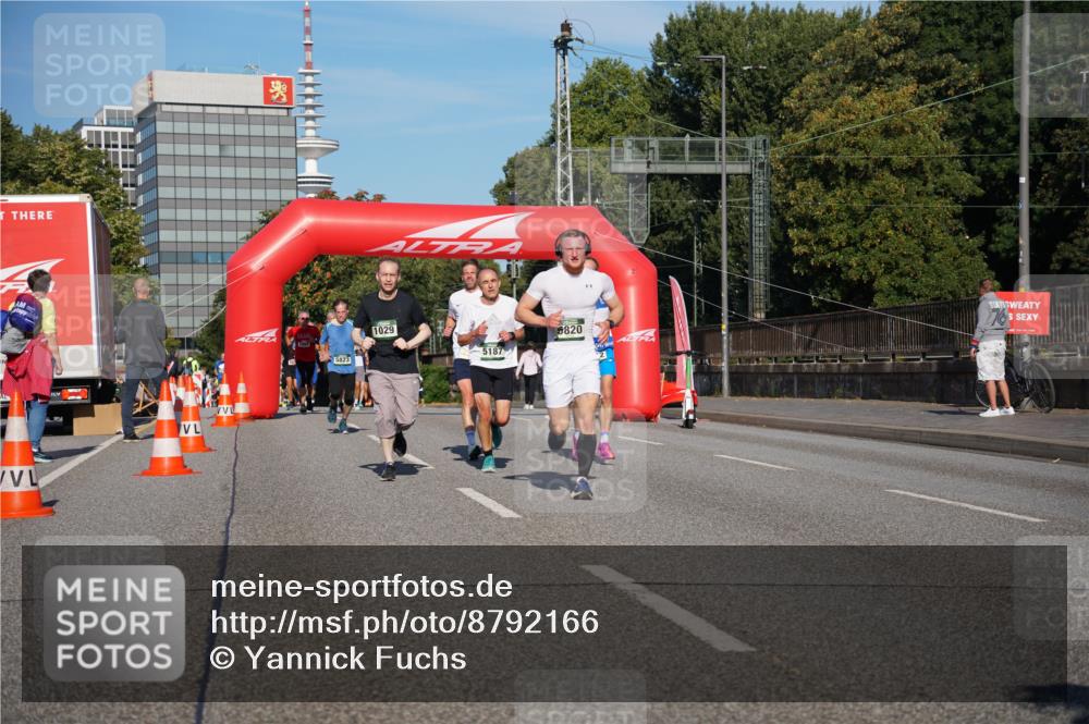 07.09.2025 - BARMER Alsterlauf Yannick Fuchs http://msf.ph/oto/8792166 07.09.2025 09:42:19 Laufen 5823, 1029, 5187, 820 meine-sportfotos.de