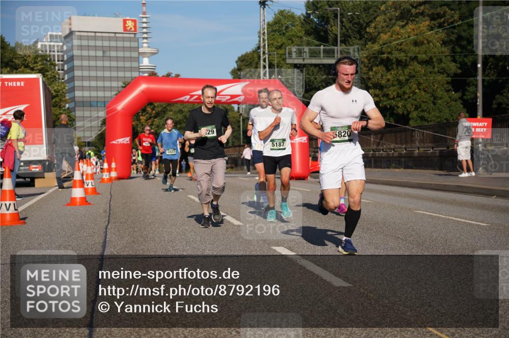 07.09.2025 - BARMER Alsterlauf Yannick Fuchs http://msf.ph/oto/8792196 07.09.2025 09:42:20 Laufen 5823, 29, 5187, 5820 meine-sportfotos.de