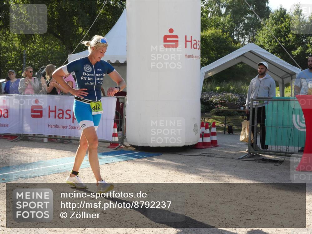 07.09.2025 - 19. Norderstedt Triathlon Zöllner http://msf.ph/oto/8792237 07.09.2025 16:21:41 Ziel 379, 442 meine-sportfotos.de