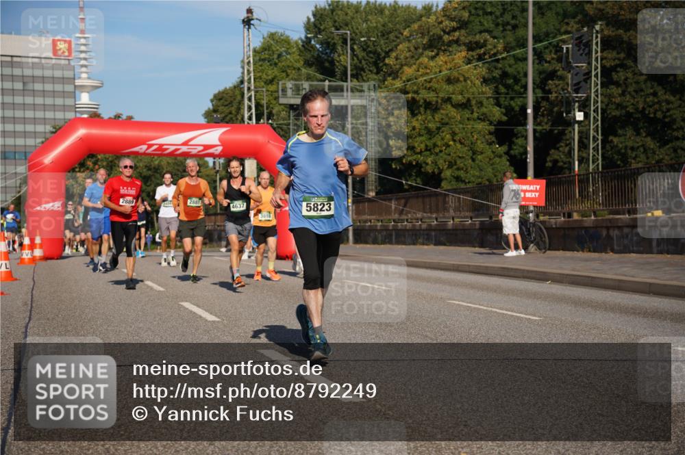 07.09.2025 - BARMER Alsterlauf Yannick Fuchs http://msf.ph/oto/8792249 07.09.2025 09:42:25 Laufen 2889, 3404, 2881, 4637, 3818, 5823 meine-sportfotos.de