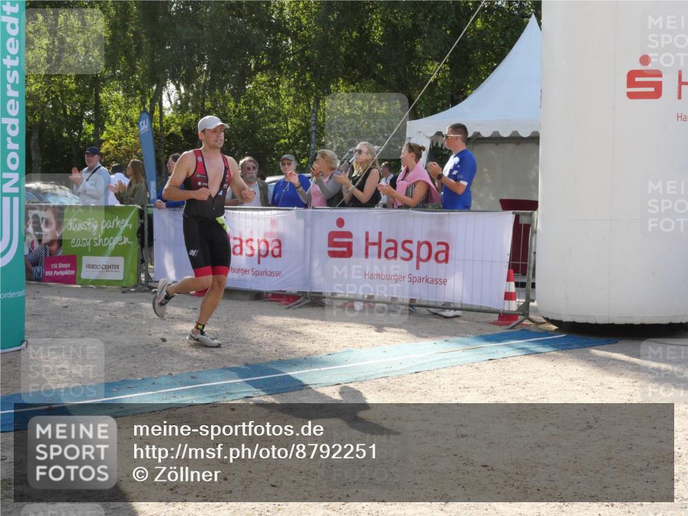 07.09.2025 - 19. Norderstedt Triathlon Zöllner http://msf.ph/oto/8792251 07.09.2025 16:21:59 Ziel 504, 541 meine-sportfotos.de