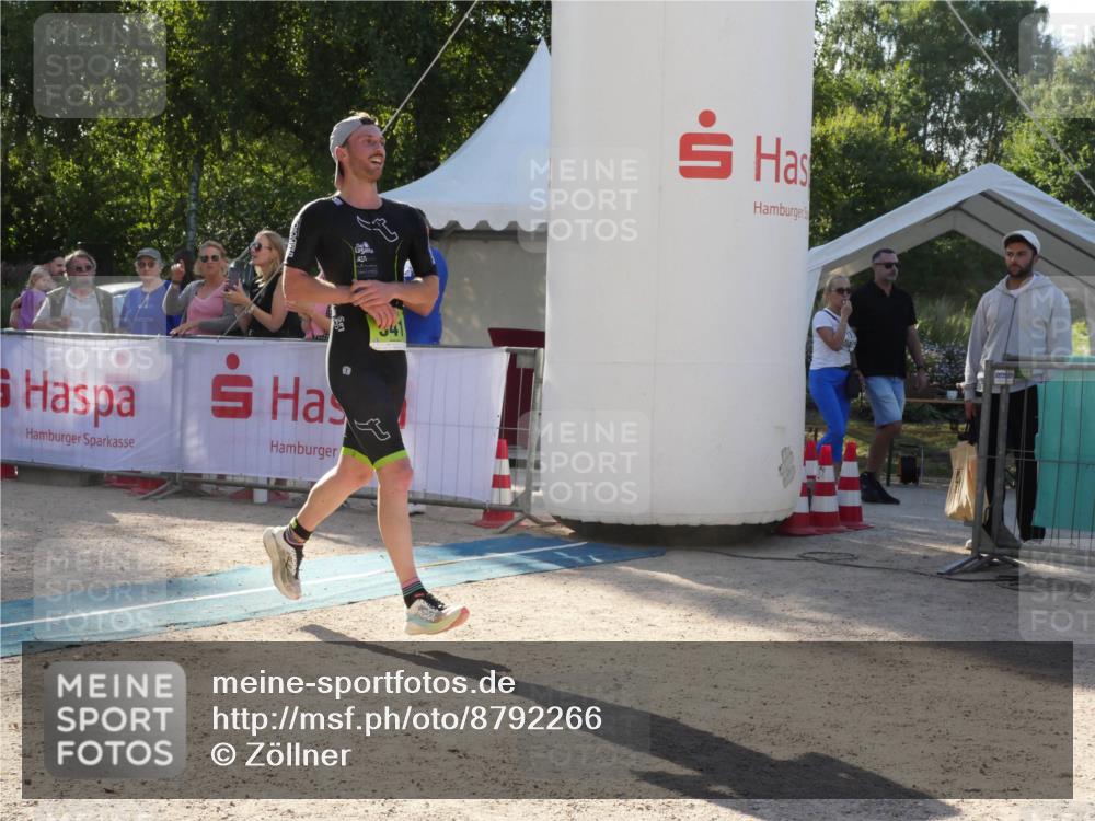 07.09.2025 - 19. Norderstedt Triathlon Zöllner http://msf.ph/oto/8792266 07.09.2025 16:22:04 Ziel 504, 522, 541 meine-sportfotos.de