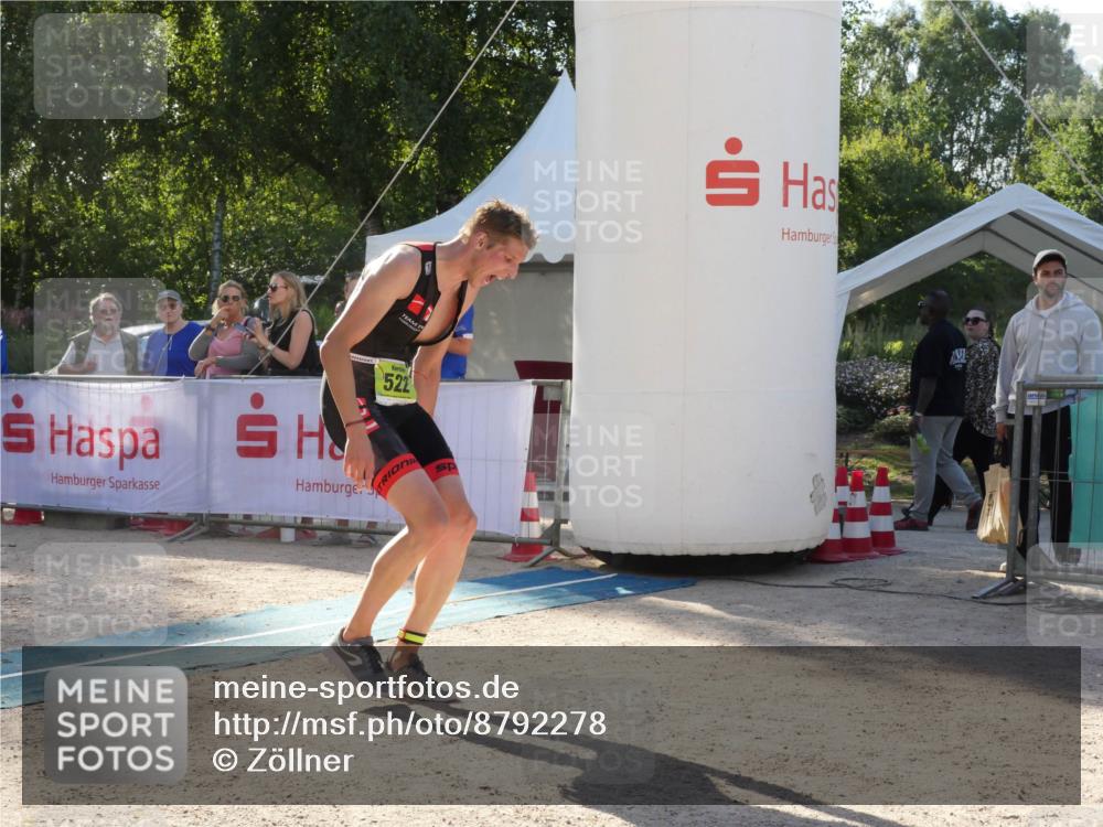 07.09.2025 - 19. Norderstedt Triathlon Zöllner http://msf.ph/oto/8792278 07.09.2025 16:22:09 Ziel 522, 541 meine-sportfotos.de