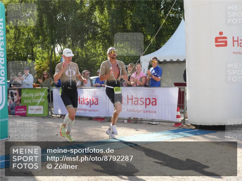 07.09.2025 - 19. Norderstedt Triathlon Zöllner http://msf.ph/oto/8792287 07.09.2025 16:22:28 Ziel 513, 517 meine-sportfotos.de
