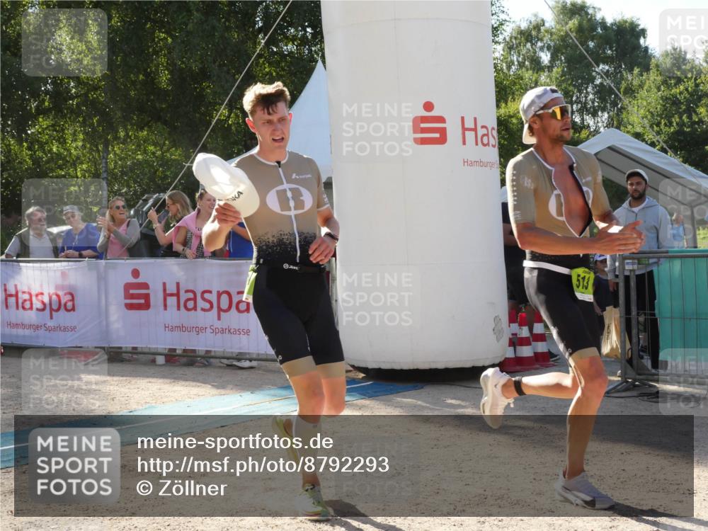 07.09.2025 - 19. Norderstedt Triathlon Zöllner http://msf.ph/oto/8792293 07.09.2025 16:22:29 Ziel 513, 517 meine-sportfotos.de
