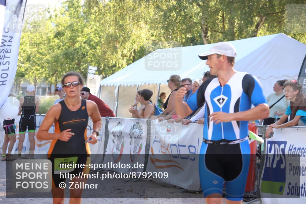 07.09.2025 - 19. Norderstedt Triathlon Zöllner http://msf.ph/oto/8792309 07.09.2025 16:37:00 Ziel 458, 1565, 1571 meine-sportfotos.de