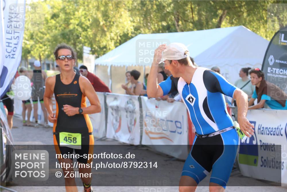 07.09.2025 - 19. Norderstedt Triathlon Zöllner http://msf.ph/oto/8792314 07.09.2025 16:37:00 Ziel 458, 1565, 1571 meine-sportfotos.de