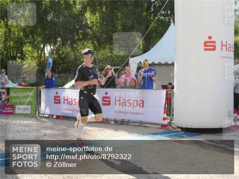 07.09.2025 - 19. Norderstedt Triathlon Zöllner http://msf.ph/oto/8792322 07.09.2025 16:23:43 Ziel 537, 538 meine-sportfotos.de