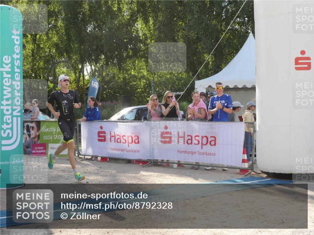 07.09.2025 - 19. Norderstedt Triathlon Zöllner http://msf.ph/oto/8792328 07.09.2025 16:23:45 Ziel 537, 538 meine-sportfotos.de