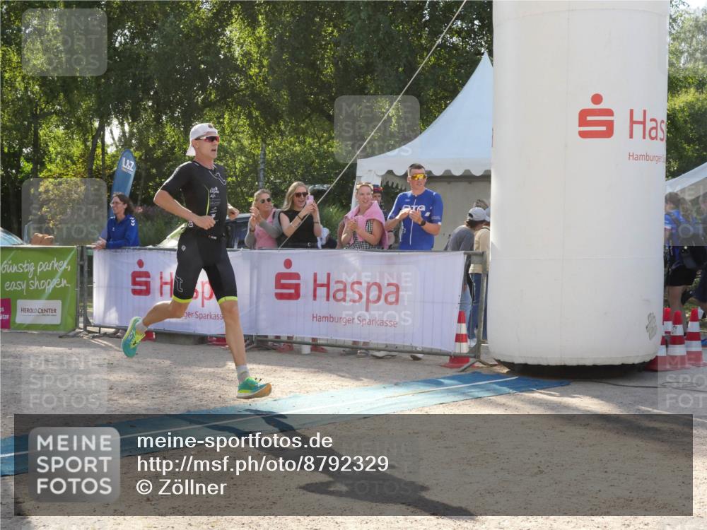 07.09.2025 - 19. Norderstedt Triathlon Zöllner http://msf.ph/oto/8792329 07.09.2025 16:23:45 Ziel 537, 538 meine-sportfotos.de