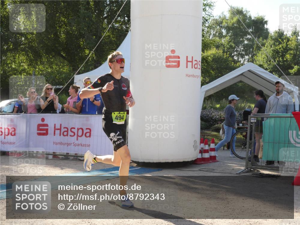 07.09.2025 - 19. Norderstedt Triathlon Zöllner http://msf.ph/oto/8792343 07.09.2025 16:23:51 Ziel 494, 538 meine-sportfotos.de