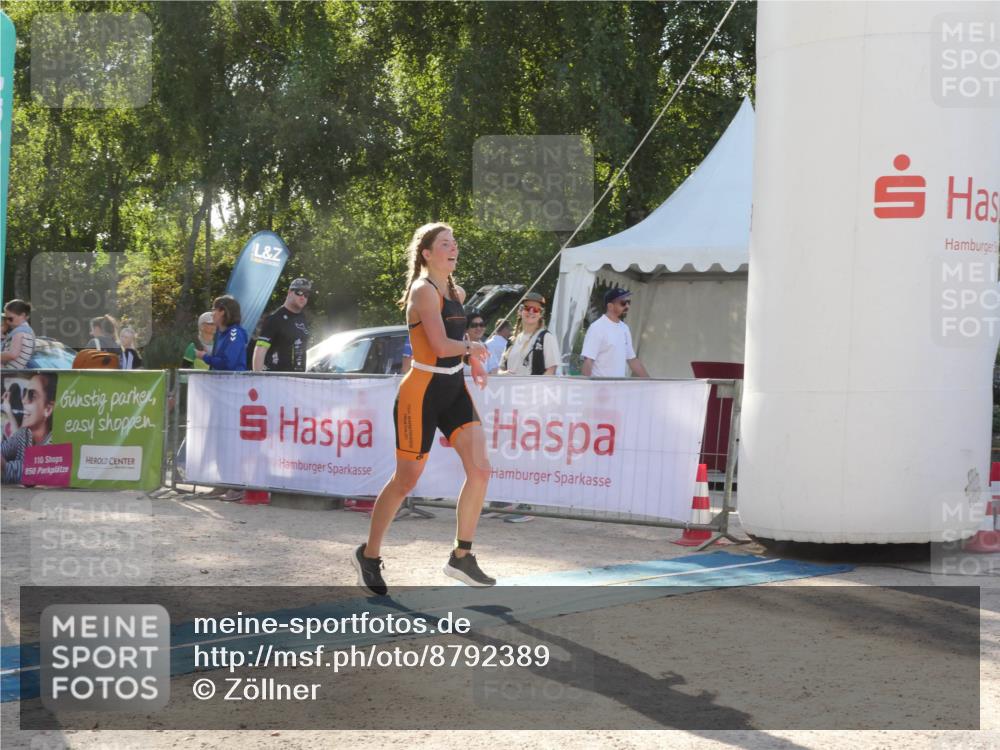 07.09.2025 - 19. Norderstedt Triathlon Zöllner http://msf.ph/oto/8792389 07.09.2025 16:24:54 Ziel 457, 528 meine-sportfotos.de
