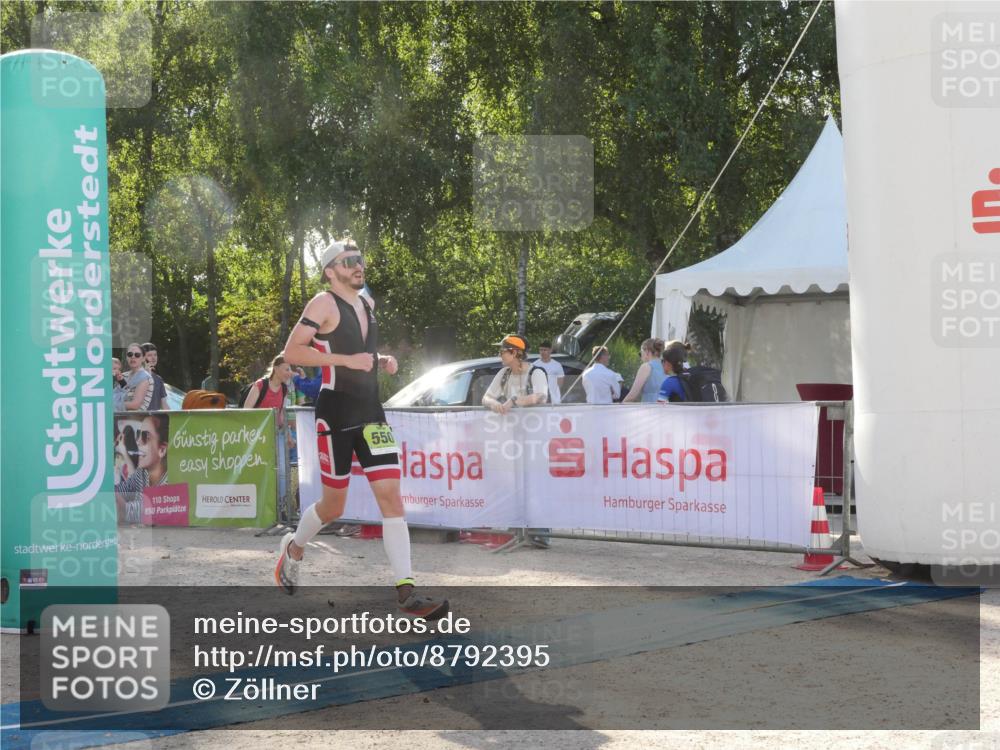 07.09.2025 - 19. Norderstedt Triathlon Zöllner http://msf.ph/oto/8792395 07.09.2025 16:25:04 Ziel 550, 1508, 1512, 1522 meine-sportfotos.de