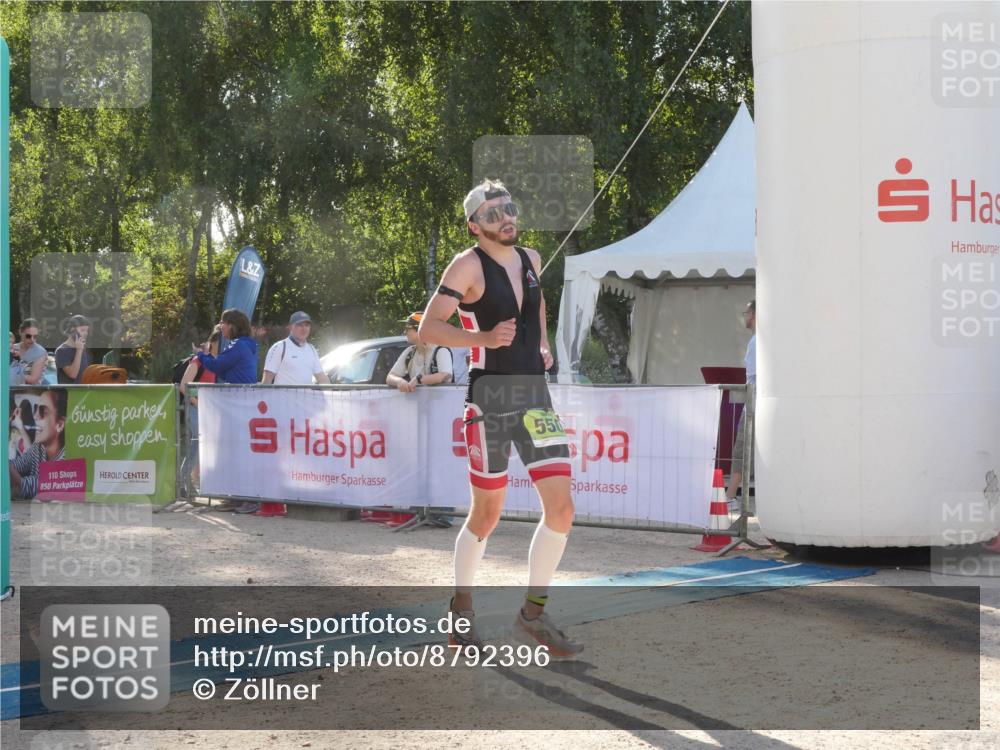 07.09.2025 - 19. Norderstedt Triathlon Zöllner http://msf.ph/oto/8792396 07.09.2025 16:25:04 Ziel 550, 1508, 1512, 1522 meine-sportfotos.de