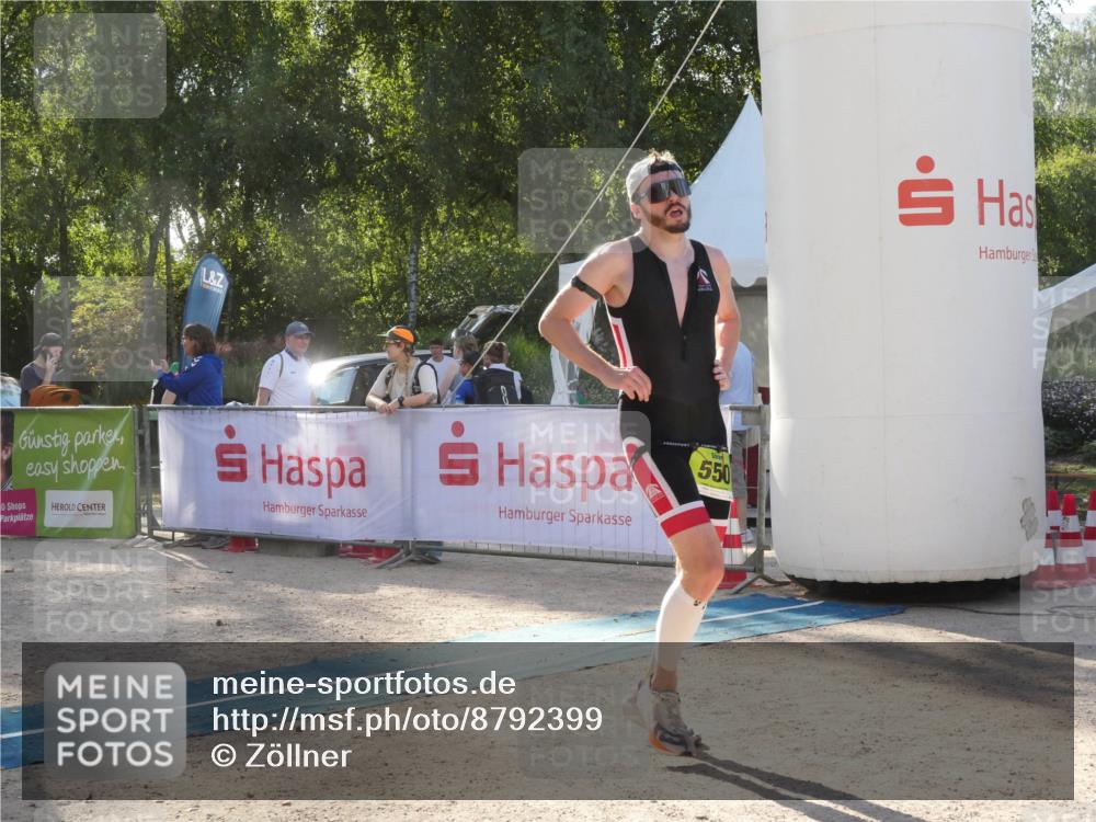 07.09.2025 - 19. Norderstedt Triathlon Zöllner http://msf.ph/oto/8792399 07.09.2025 16:25:05 Ziel 550, 1508, 1512, 1522 meine-sportfotos.de