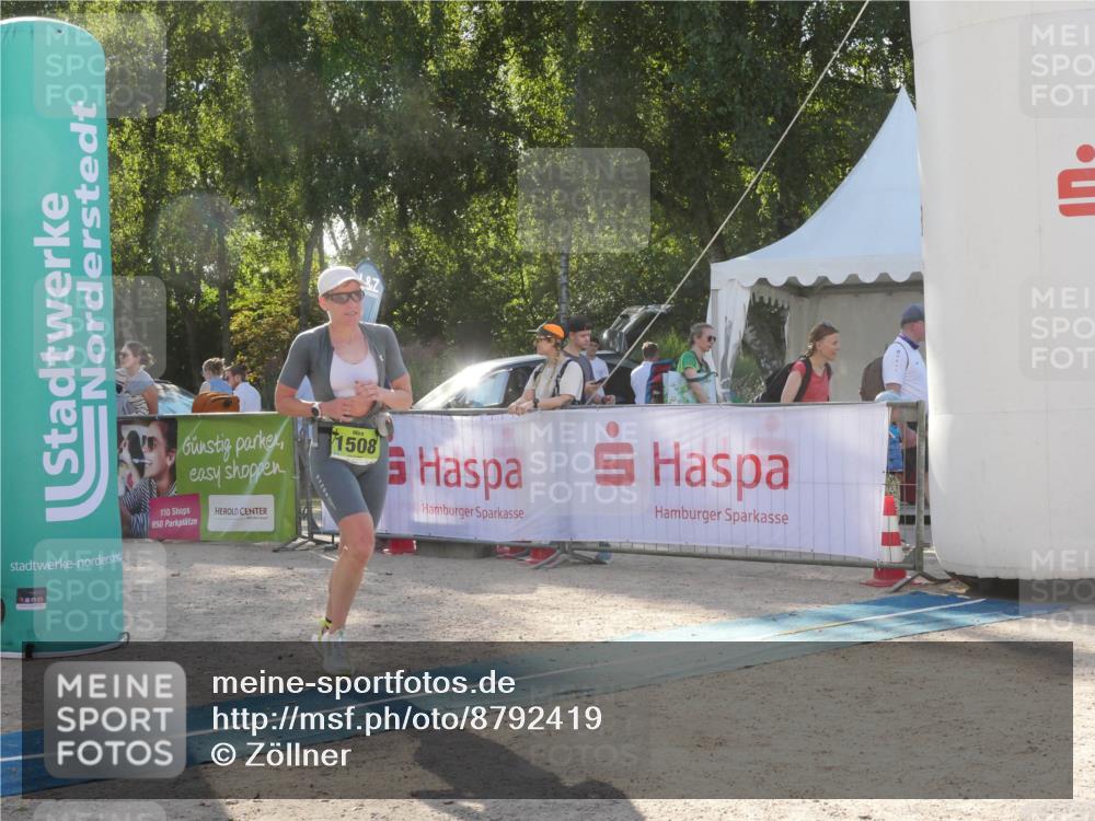 07.09.2025 - 19. Norderstedt Triathlon Zöllner http://msf.ph/oto/8792419 07.09.2025 16:25:09 Ziel 550, 1508, 1512, 1522 meine-sportfotos.de