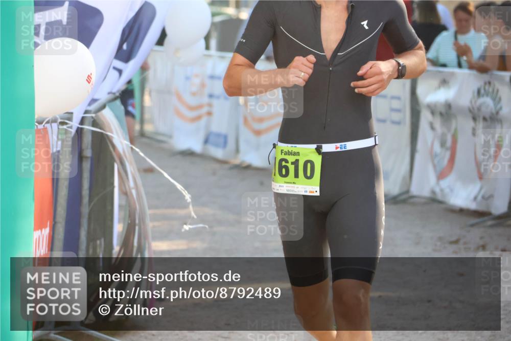 07.09.2025 - 19. Norderstedt Triathlon Zöllner http://msf.ph/oto/8792489 07.09.2025 16:37:35 Ziel 1051, 1591, 1610 meine-sportfotos.de