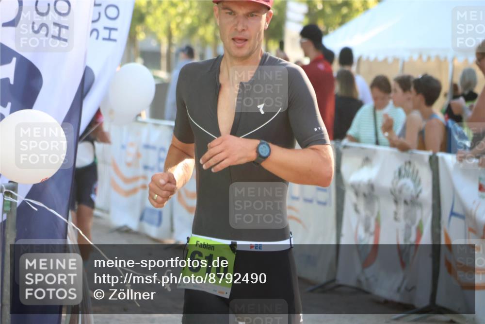 07.09.2025 - 19. Norderstedt Triathlon Zöllner http://msf.ph/oto/8792490 07.09.2025 16:37:35 Ziel 1051, 1591, 1610 meine-sportfotos.de