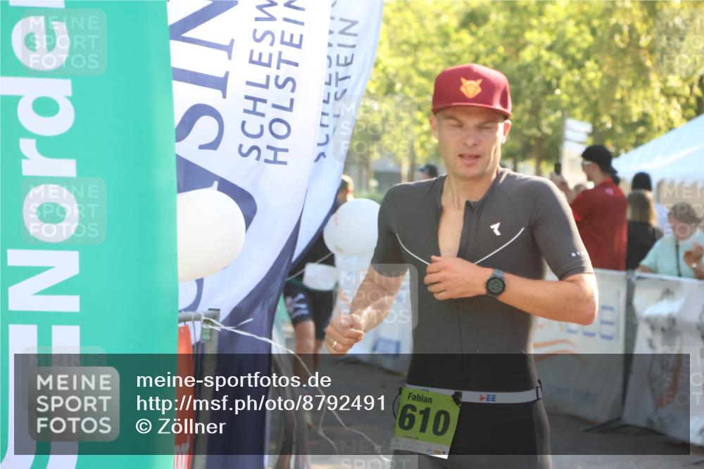 07.09.2025 - 19. Norderstedt Triathlon Zöllner http://msf.ph/oto/8792491 07.09.2025 16:37:35 Ziel 1051, 1591, 1610 meine-sportfotos.de
