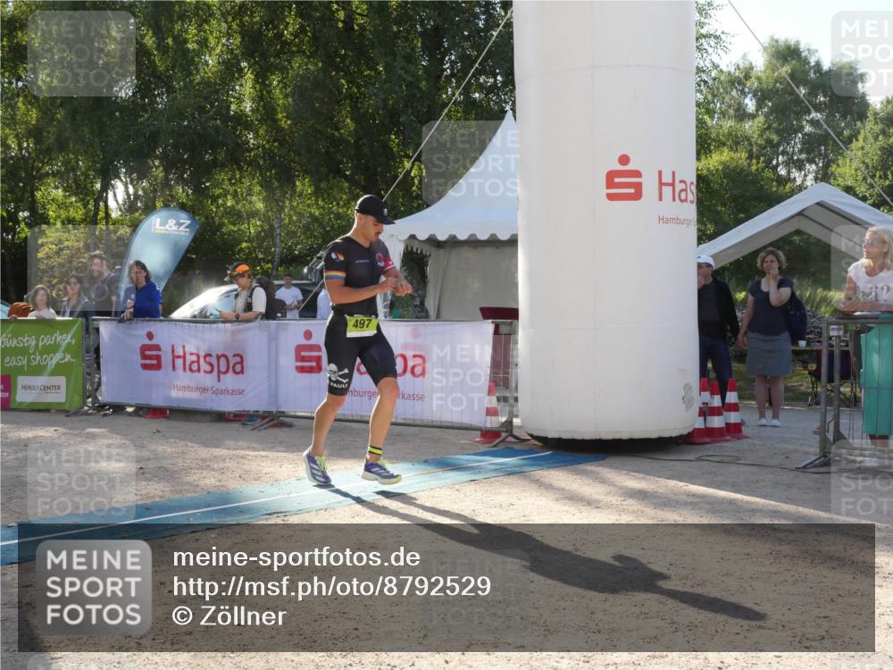 07.09.2025 - 19. Norderstedt Triathlon Zöllner http://msf.ph/oto/8792529 07.09.2025 16:27:47 Ziel 497, 1523, 1528 meine-sportfotos.de