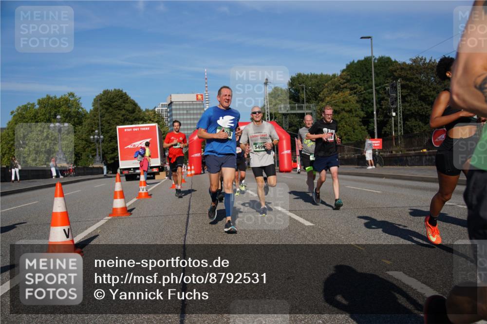 07.09.2025 - BARMER Alsterlauf Yannick Fuchs http://msf.ph/oto/8792531 07.09.2025 09:42:39 Laufen 28, 5499 meine-sportfotos.de