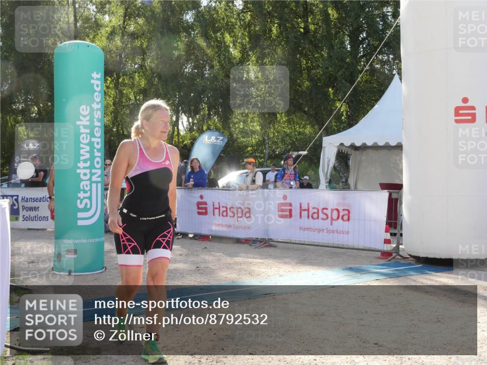07.09.2025 - 19. Norderstedt Triathlon Zöllner http://msf.ph/oto/8792532 07.09.2025 16:27:49 Ziel 497, 1523, 1528 meine-sportfotos.de