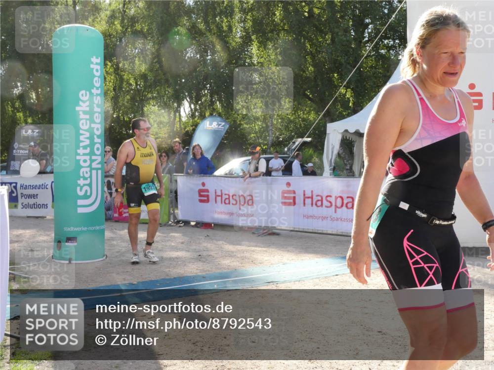 07.09.2025 - 19. Norderstedt Triathlon Zöllner http://msf.ph/oto/8792543 07.09.2025 16:27:50 Ziel 497, 1523, 1528 meine-sportfotos.de