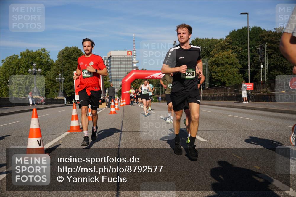 07.09.2025 - BARMER Alsterlauf Yannick Fuchs http://msf.ph/oto/8792577 07.09.2025 09:42:41 Laufen 448, 6230 meine-sportfotos.de